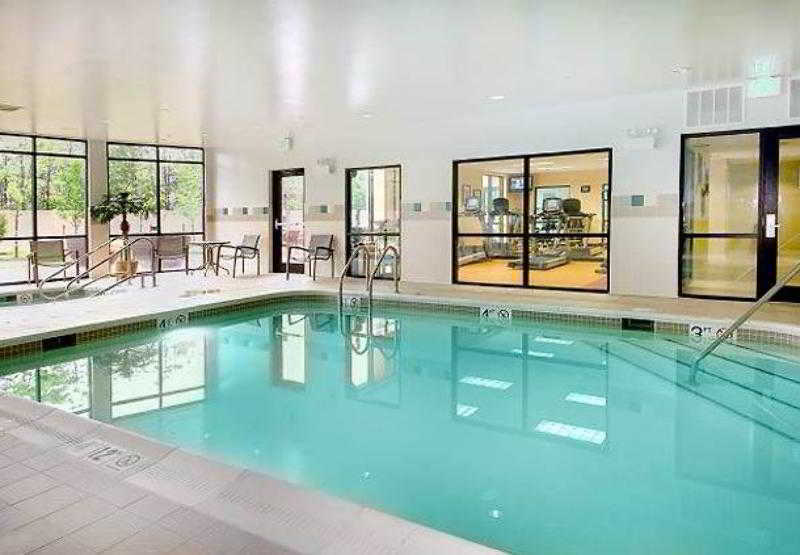 Courtyard By Marriott Hotel Waldorf